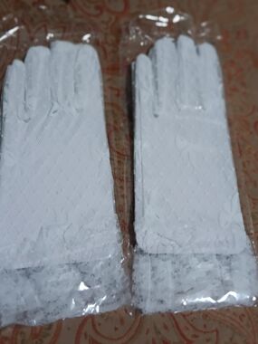 White Lace Formal Gloves - 2 Pair
